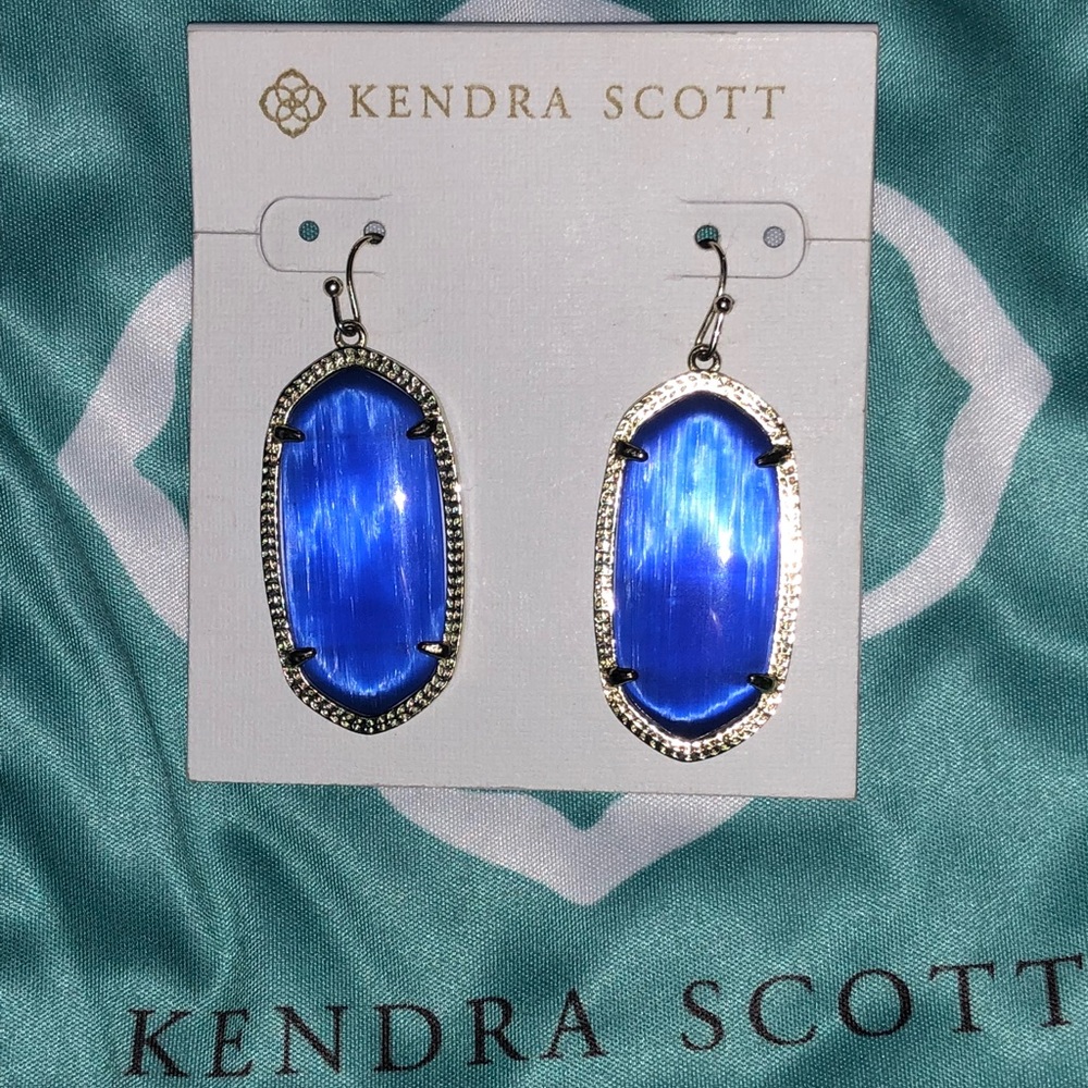 Kendra Scott Elle drop earrings.